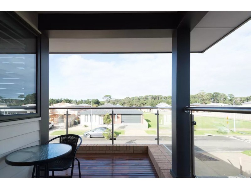 18 Half Moon Crescent, Indented Head VIC 3223