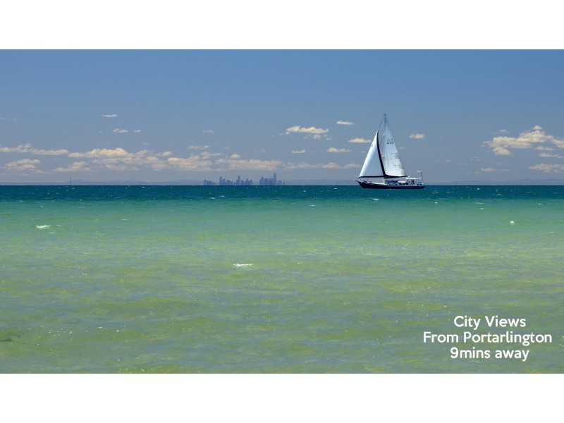 18 Half Moon Crescent, Indented Head VIC 3223