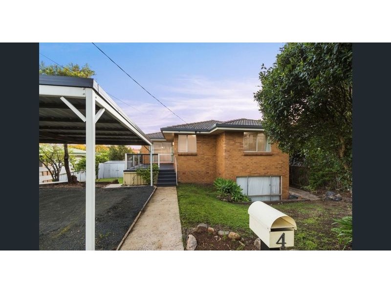 4 Simon Street, Rockville QLD 4350