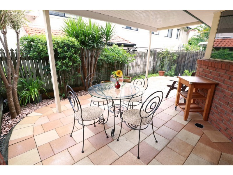2/21 Downs Street, Redcliffe QLD 4020