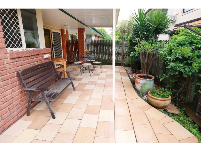 2/21 Downs Street, Redcliffe QLD 4020