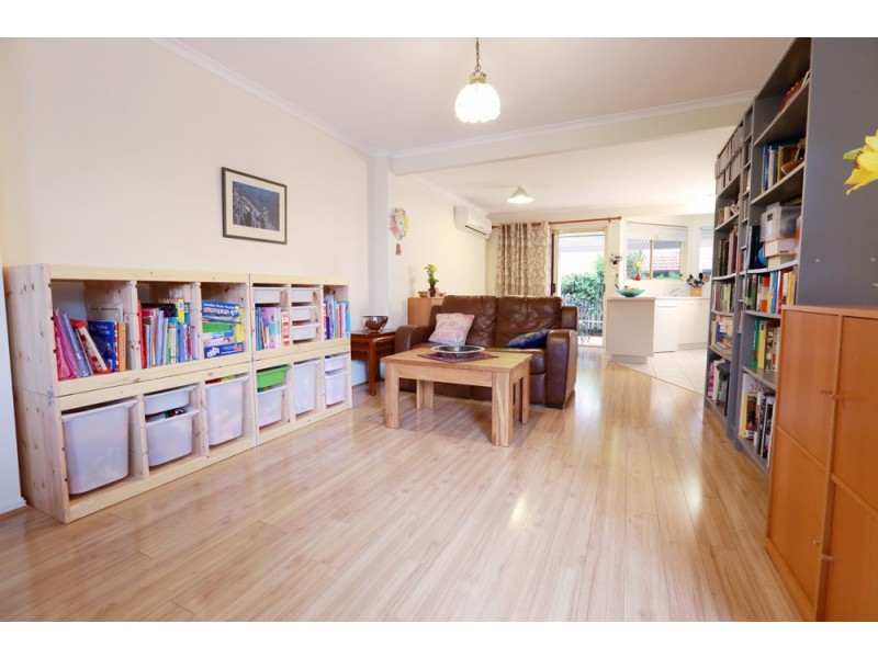 2/21 Downs Street, Redcliffe QLD 4020