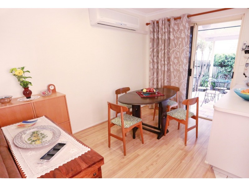 2/21 Downs Street, Redcliffe QLD 4020