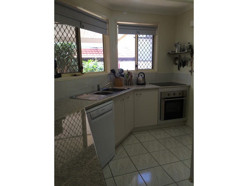 2/21 Downs Street, Redcliffe QLD 4020