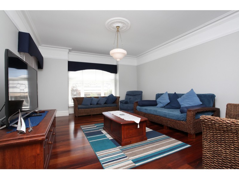 15 Freycinet Drive, Geographe WA 6280