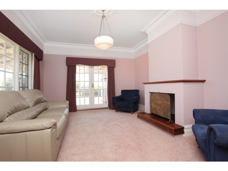 15 Freycinet Drive, Geographe WA 6280