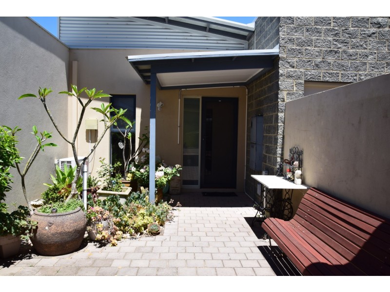 11 GOLFERS RETREAT, Halls Head WA 6210