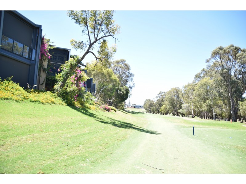 11 GOLFERS RETREAT, Halls Head WA 6210