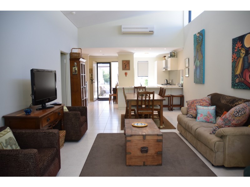 11 GOLFERS RETREAT, Halls Head WA 6210