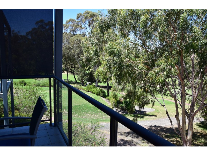 11 GOLFERS RETREAT, Halls Head WA 6210