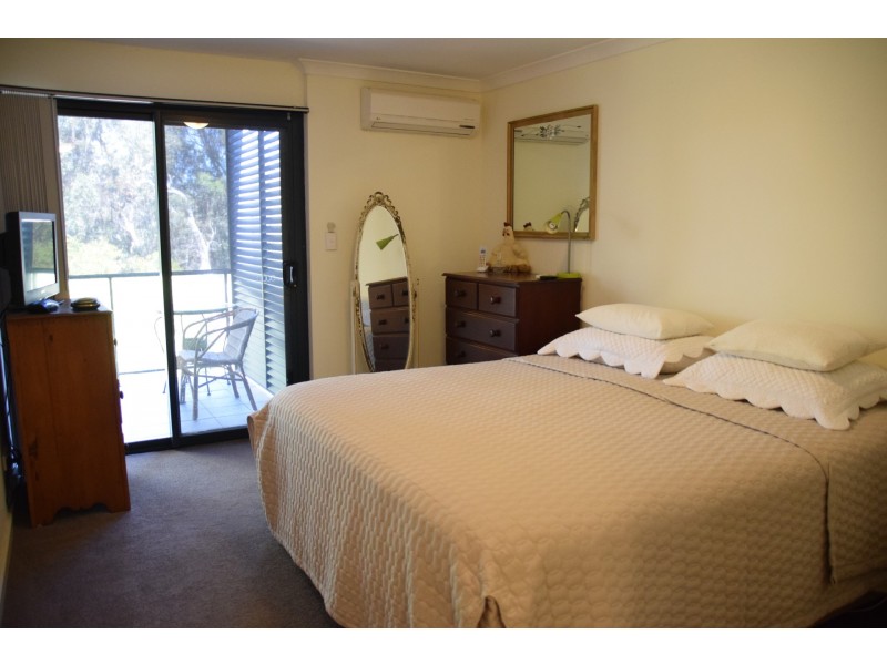 11 GOLFERS RETREAT, Halls Head WA 6210