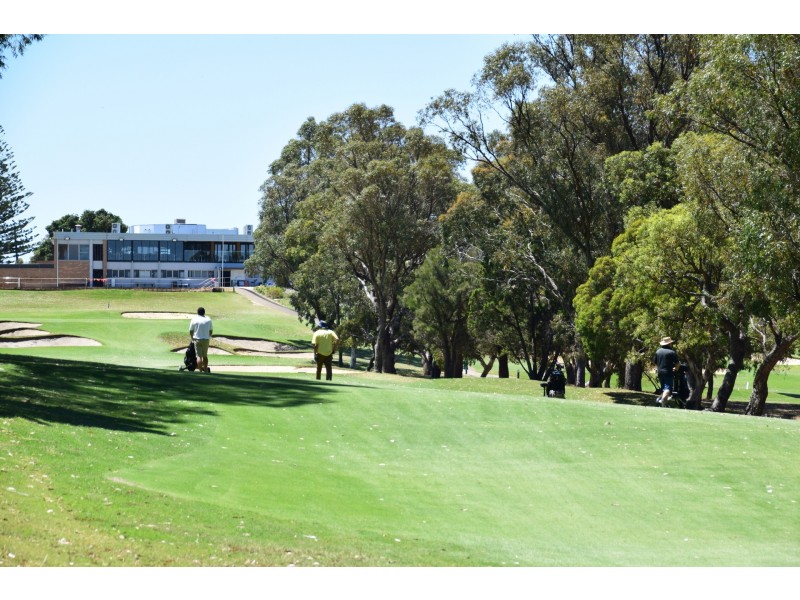 11 GOLFERS RETREAT, Halls Head WA 6210