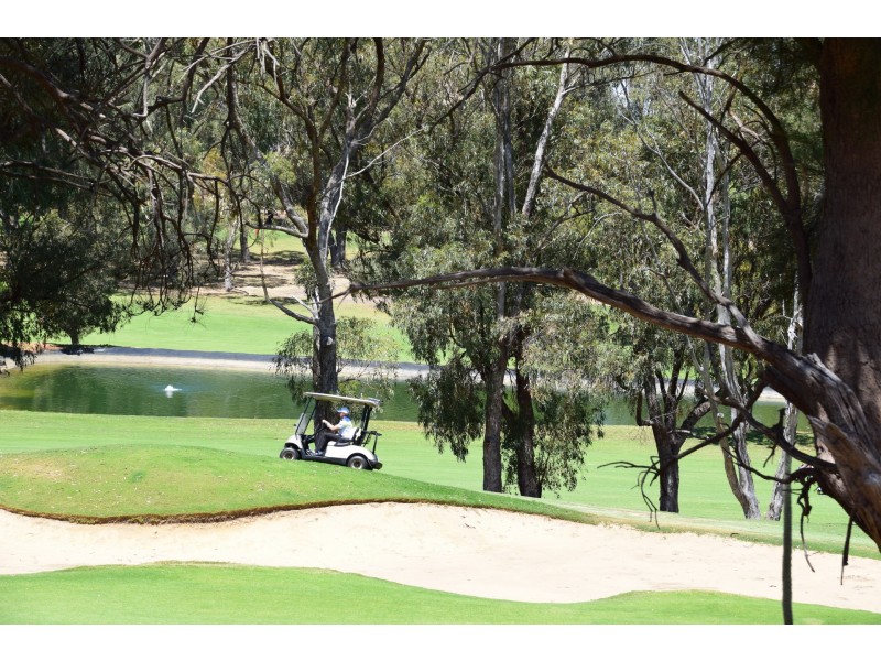 11 GOLFERS RETREAT, Halls Head WA 6210