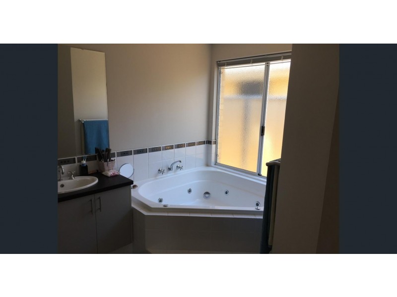 77 Bellavista Parade, Meadow Springs WA 6210