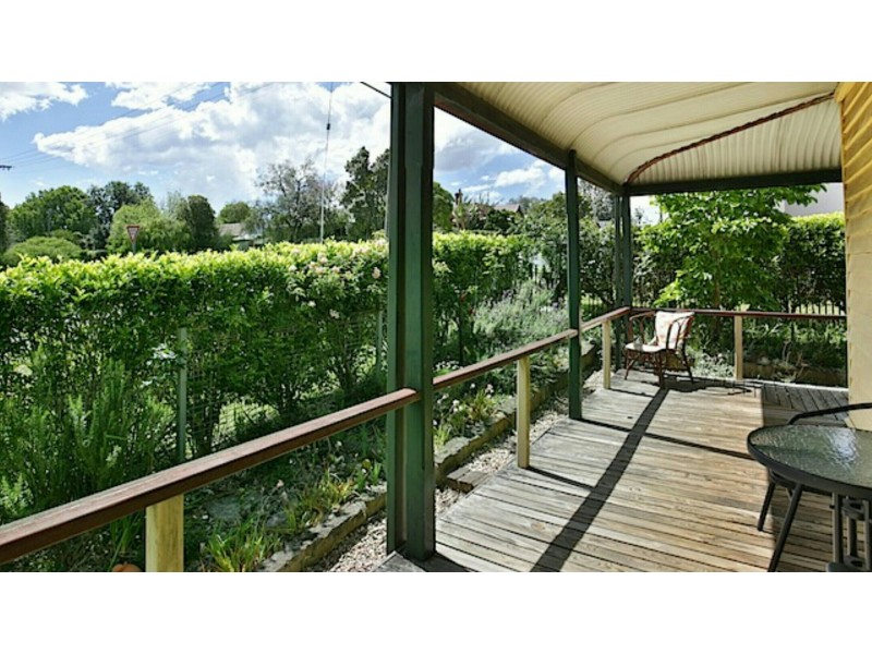 8 Tarawara Street, Bomaderry NSW 2541