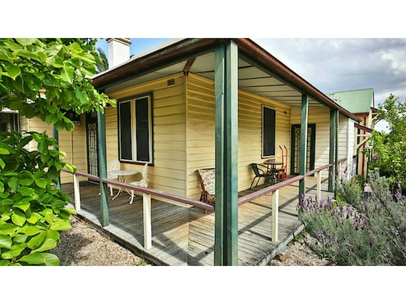 8 Tarawara Street, Bomaderry NSW 2541
