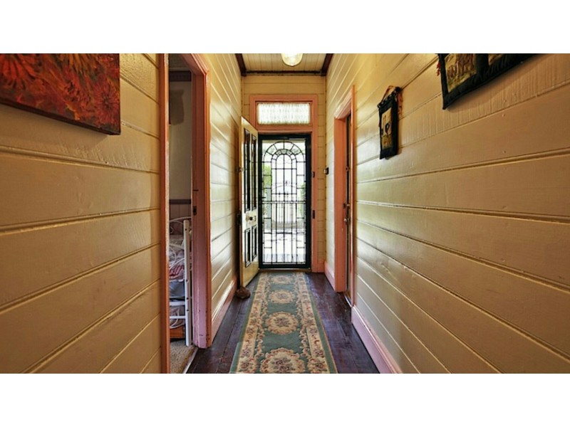 8 Tarawara Street, Bomaderry NSW 2541