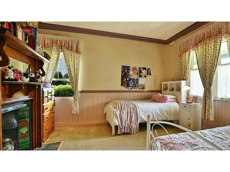 8 Tarawara Street, Bomaderry NSW 2541