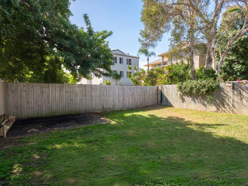 2/87 Sunshine Parade, Miami QLD 4220