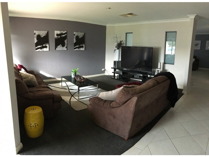 10 Brackenridge Ramble, Meadow Springs WA 6210