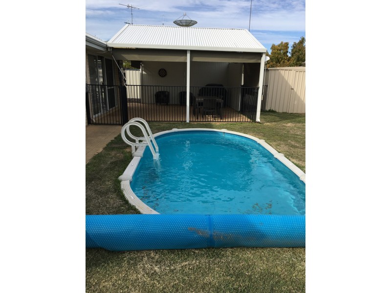 10 Brackenridge Ramble, Meadow Springs WA 6210