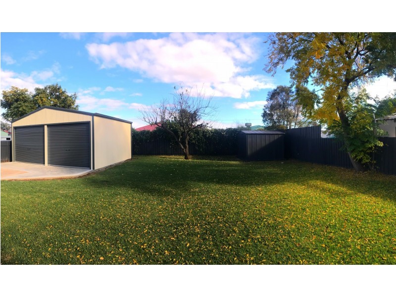 132 Moss Avenue, Narromine NSW 2821