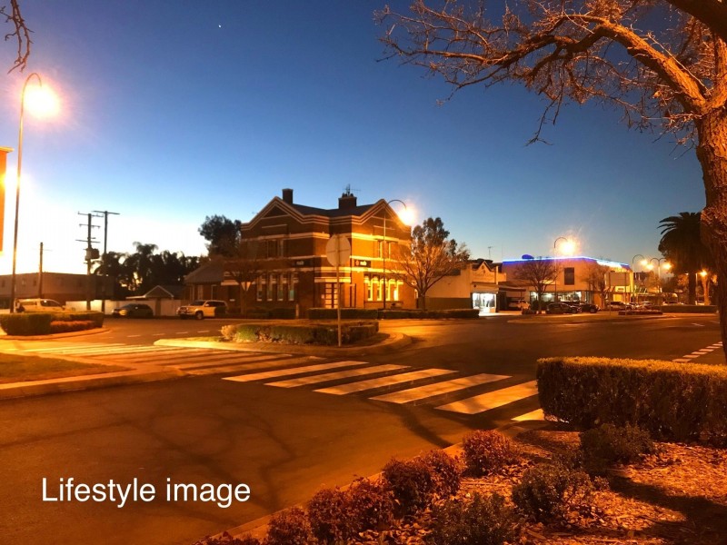 132 Moss Avenue, Narromine NSW 2821