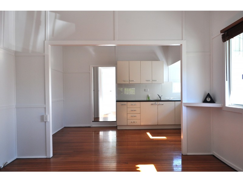 7 Disraeli St, Margate QLD 4019