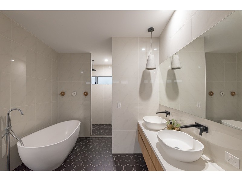 7 Blue Gum Road, Noosa Heads QLD 4567