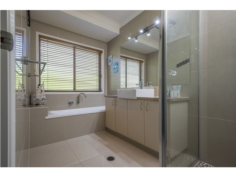 35 Seahorse Circuit, Dundowran Beach QLD 4655
