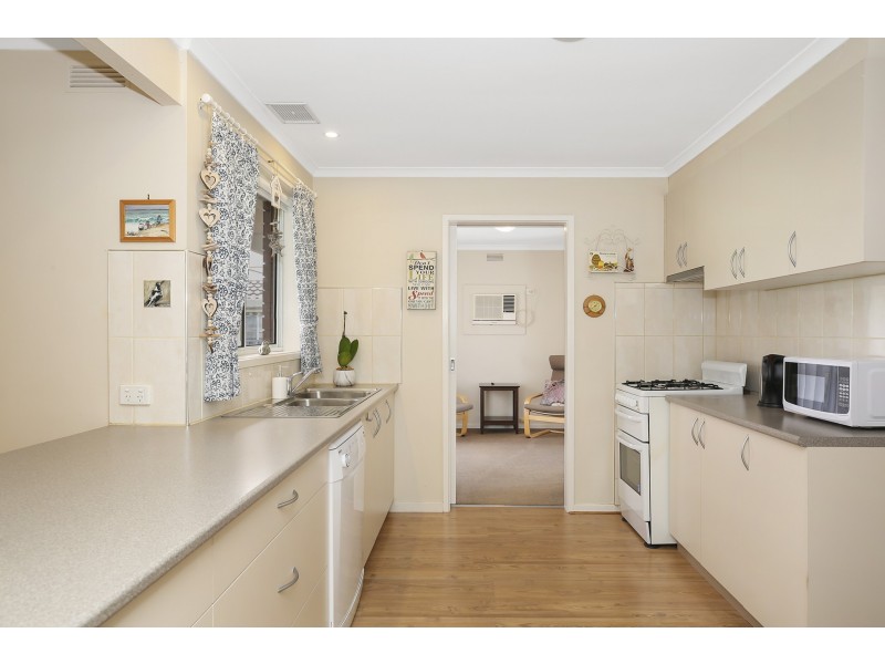 4 John Crescent, Colac VIC 3250