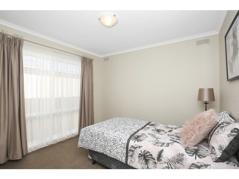 4 John Crescent, Colac VIC 3250