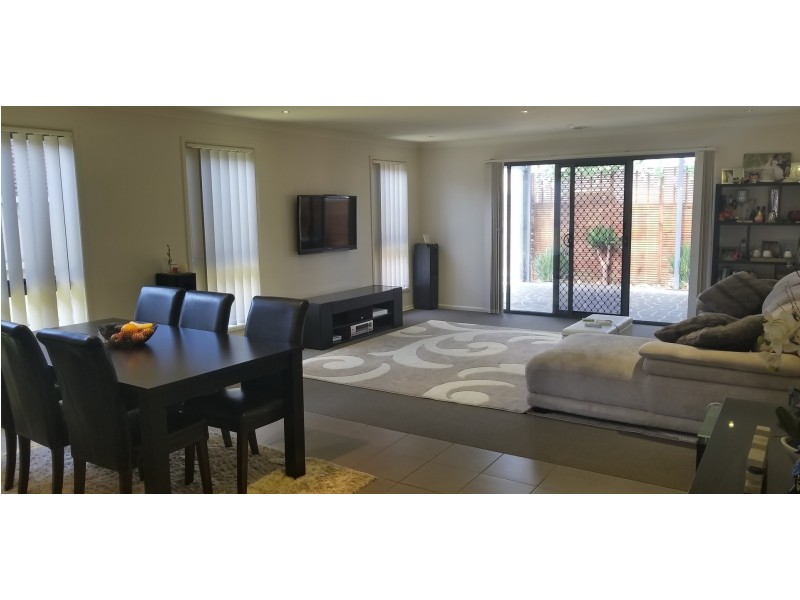 21 Penshurst Way, Cranbourne North VIC 3977