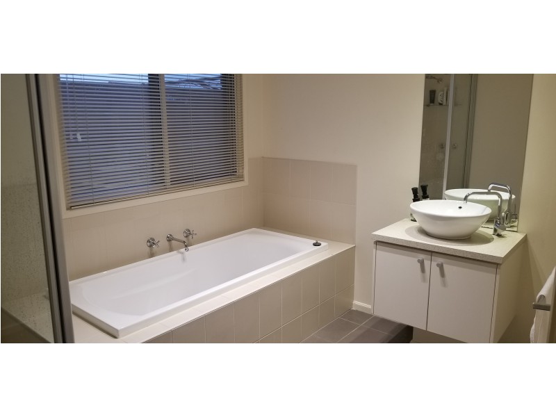 21 Penshurst Way, Cranbourne North VIC 3977