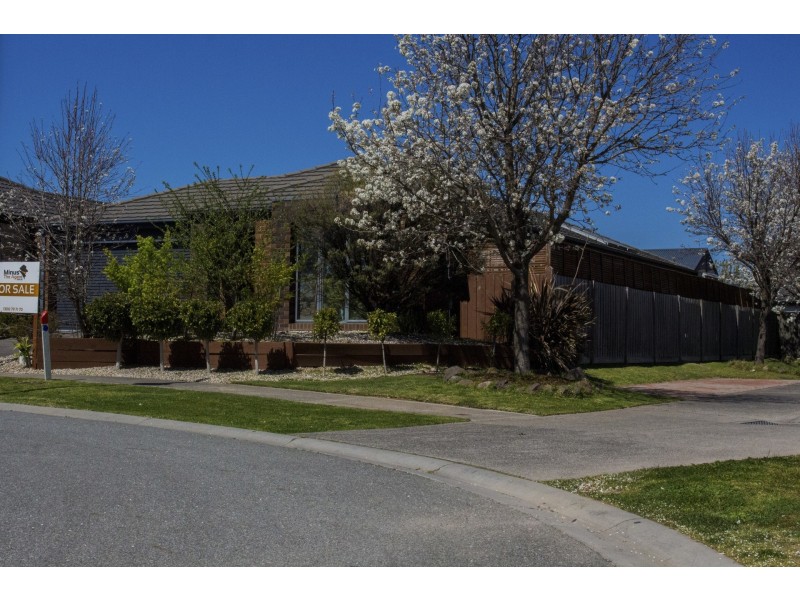 21 Penshurst Way, Cranbourne North VIC 3977