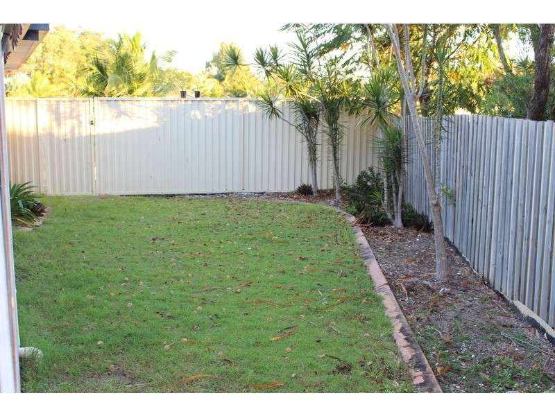 6 Yarraglen Place, Arundel QLD 4214