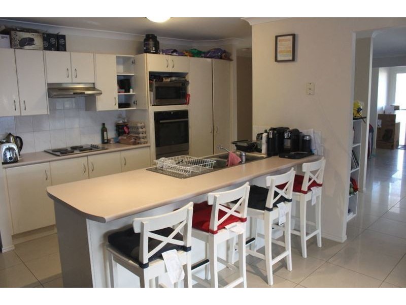 6 Yarraglen Place, Arundel QLD 4214