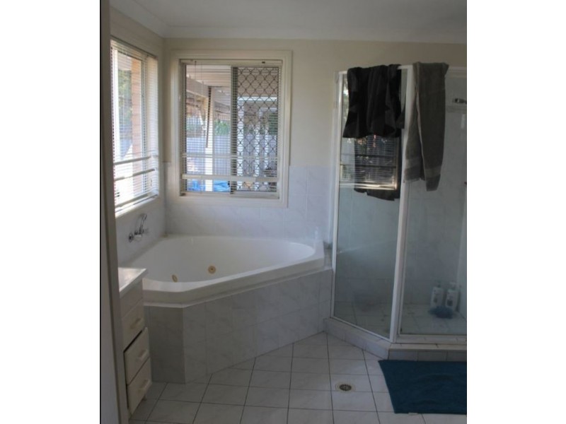 6 Yarraglen Place, Arundel QLD 4214