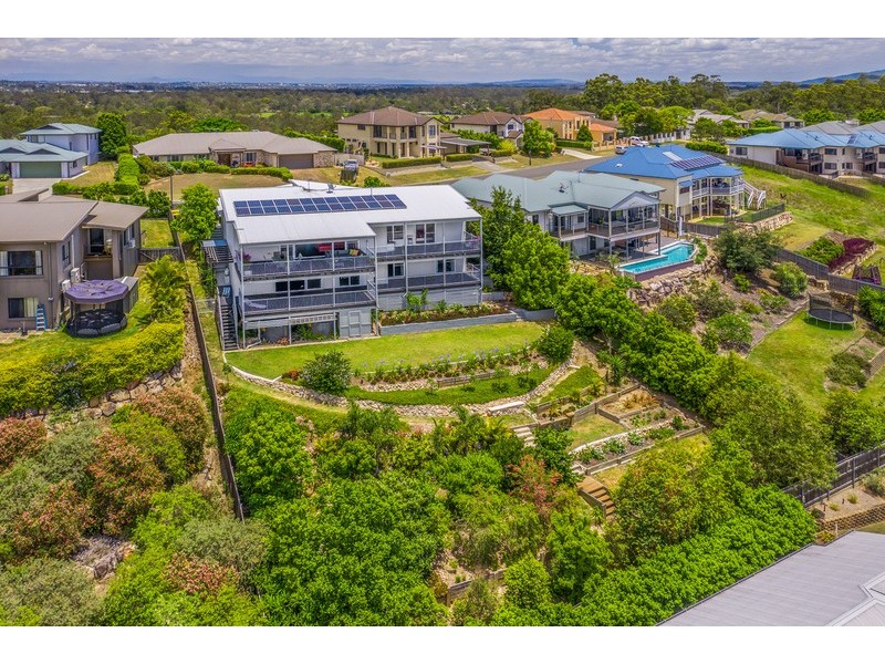 102 Gibson Crescent, Bellbowrie QLD 4070
