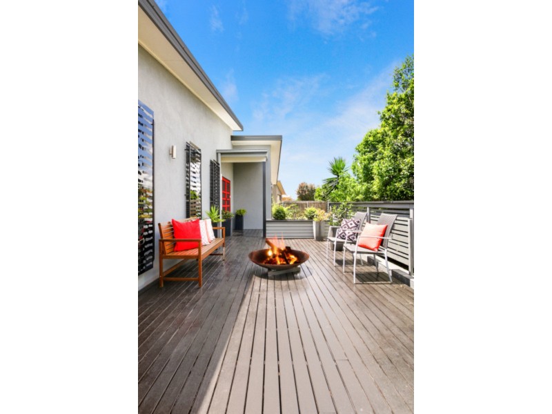 102 Gibson Crescent, Bellbowrie QLD 4070