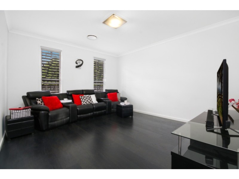 102 Gibson Crescent, Bellbowrie QLD 4070