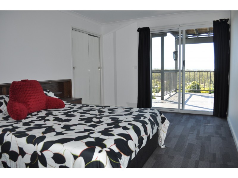 102 Gibson Crescent, Bellbowrie QLD 4070