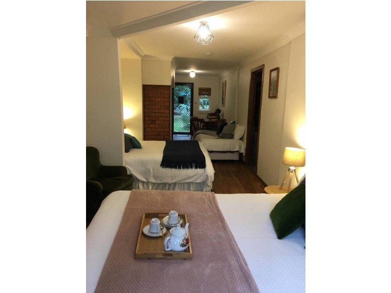 8 Canyon Parade, Springbrook QLD 4213