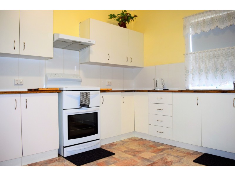 28 Anzac Parade, Teralba NSW 2284