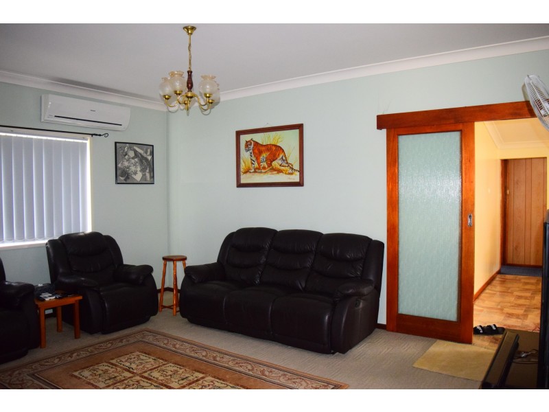 28 Anzac Parade, Teralba NSW 2284