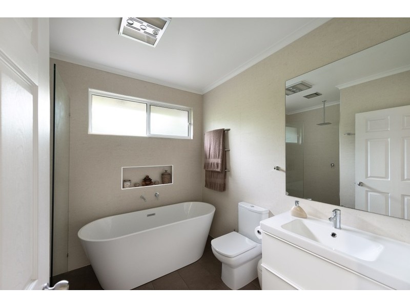 5 Haynes Ave, Eleebana NSW 2282