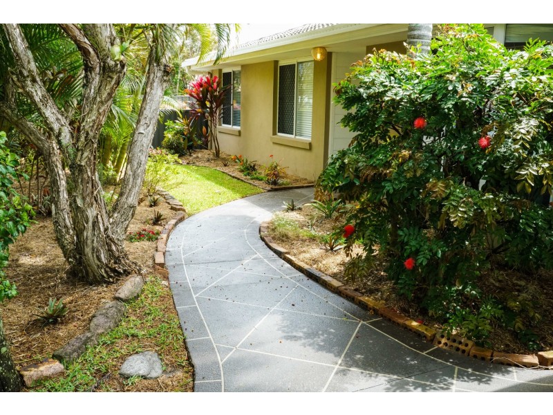 2 Gardenia Drive, Birkdale QLD 4159