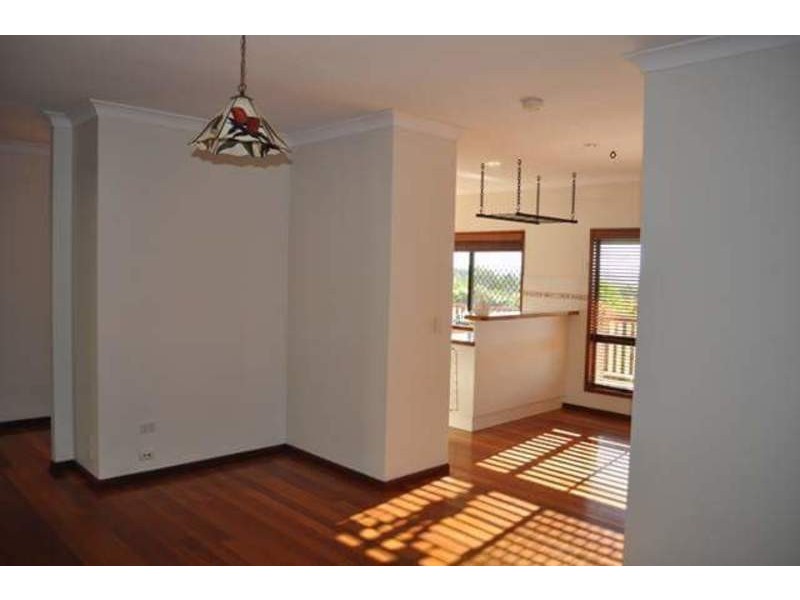 3 Valerie Close, Edens Landing QLD 4207