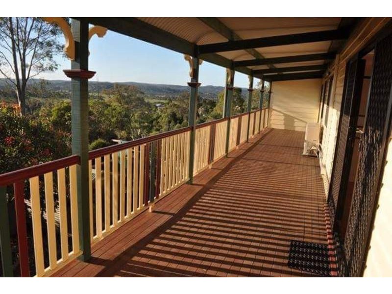 3 Valerie Close, Edens Landing QLD 4207