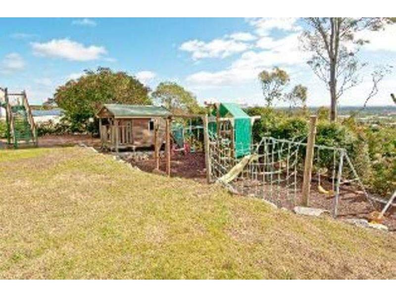 3 Valerie Close, Edens Landing QLD 4207